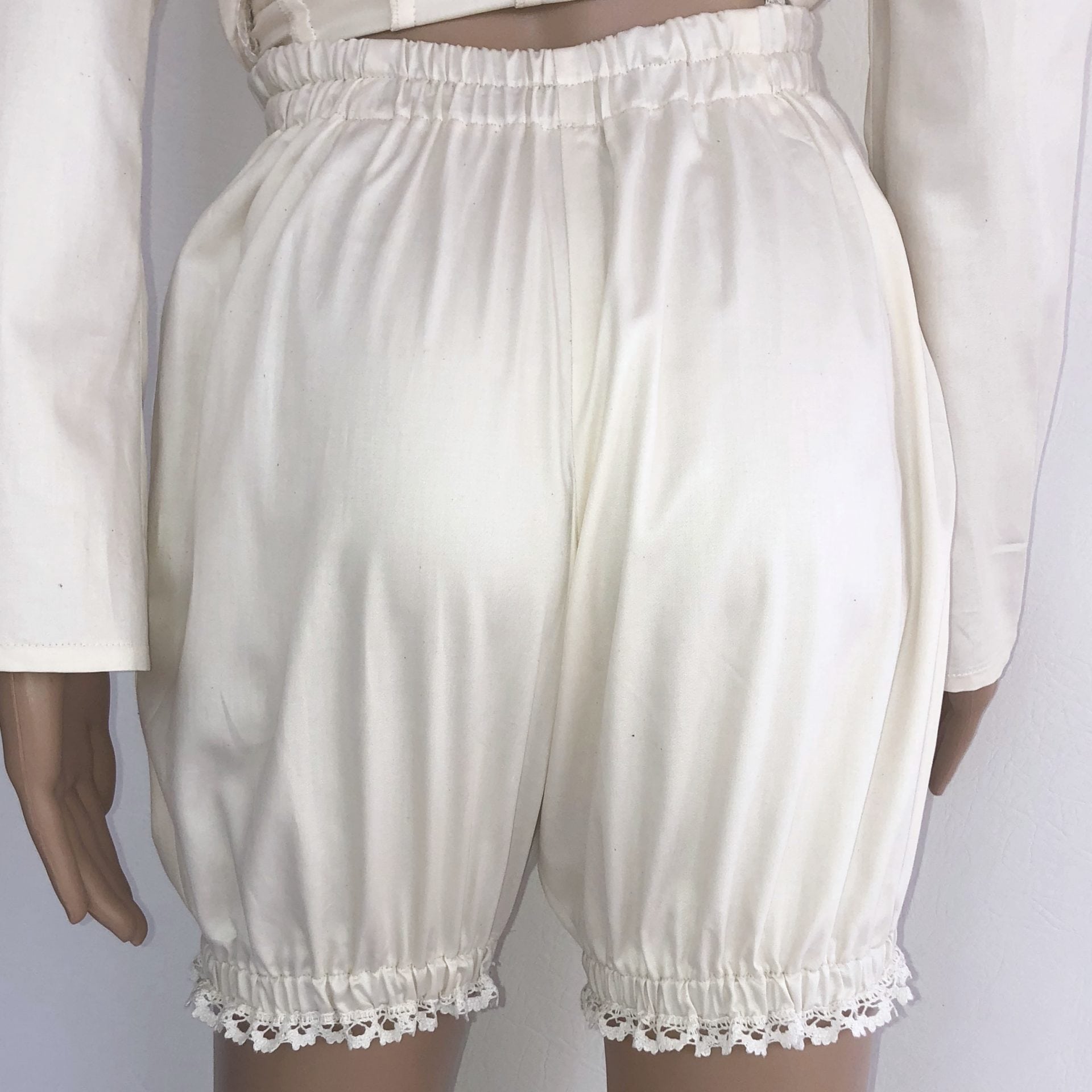 Rückansicht_kurze_Bloomers_ecru