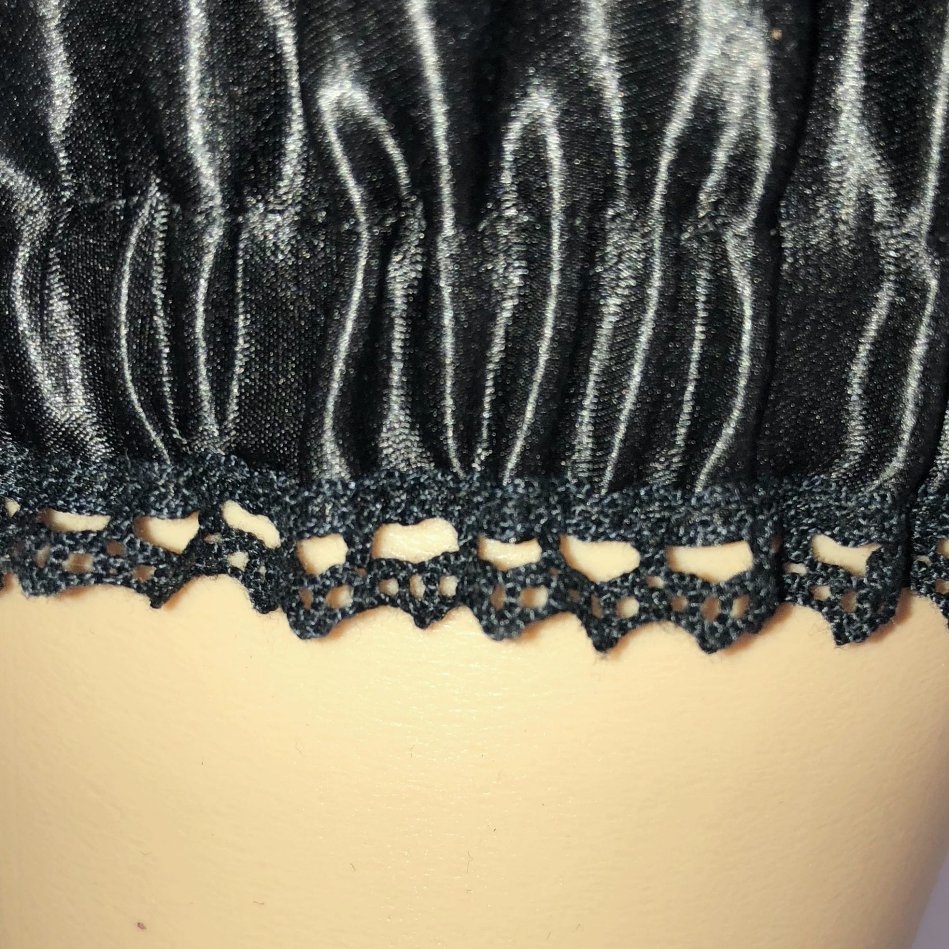Detailaufnahme_Spitze__kurze_Bloomers_schwarz